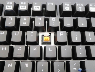 Razer-Blackwidow-Chroma-33